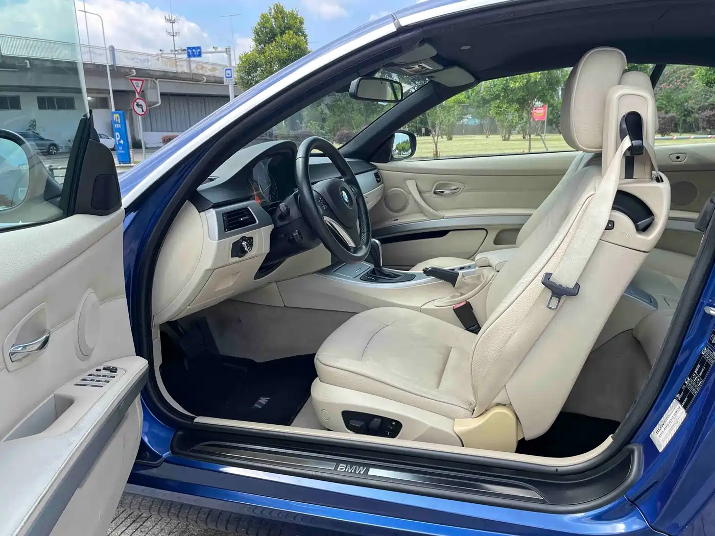 BMW 3 Series 2011 325i Luxury фото 5