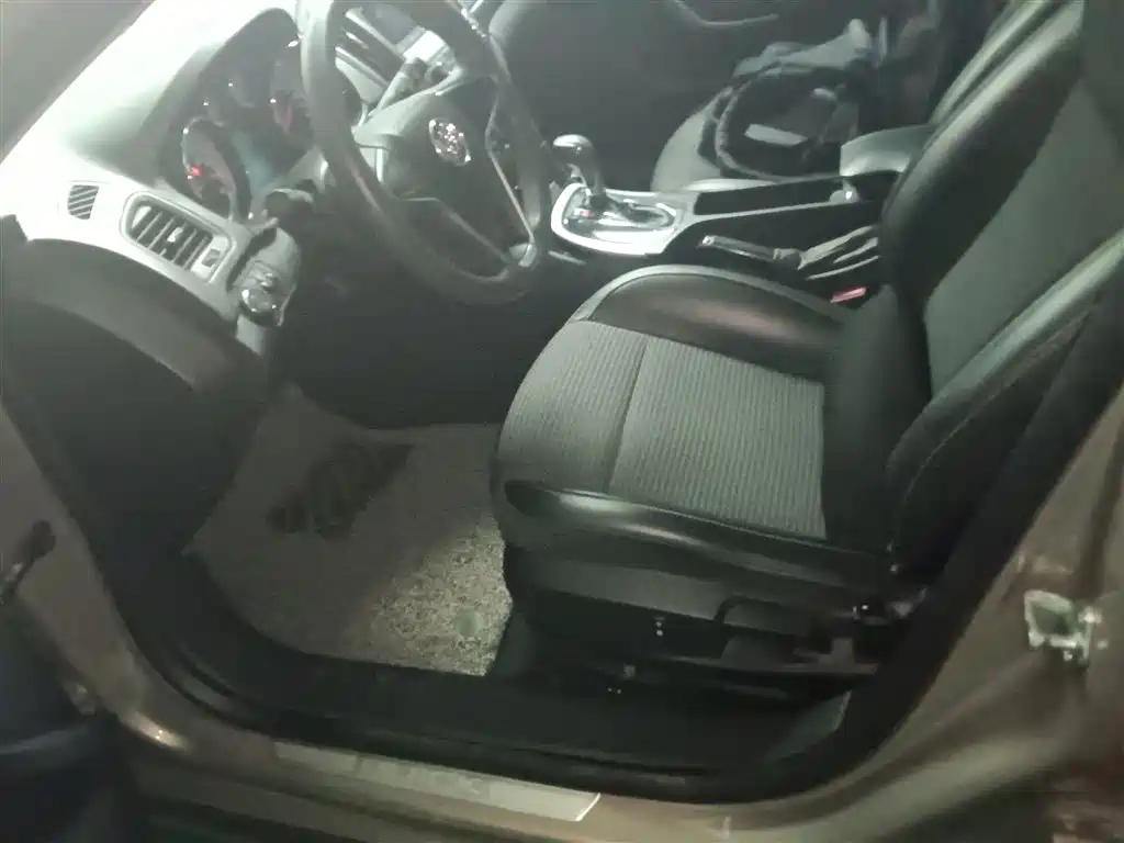 Buick Regal 2015 1.6T Leading Tech Edition фото 15