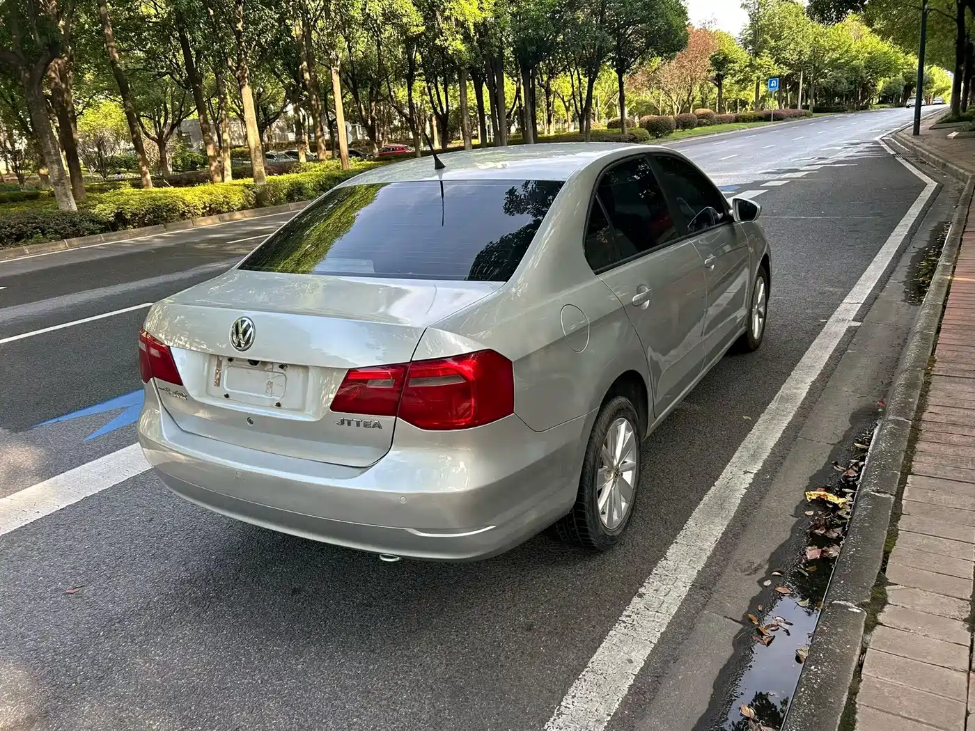 Photo 4 - Volkswagen Jetta