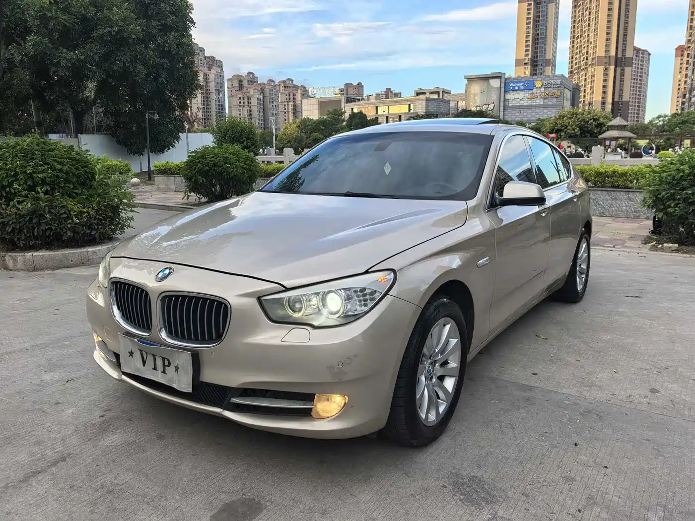 BMW 5 Series GT 2010 535i Leading Model фото 2