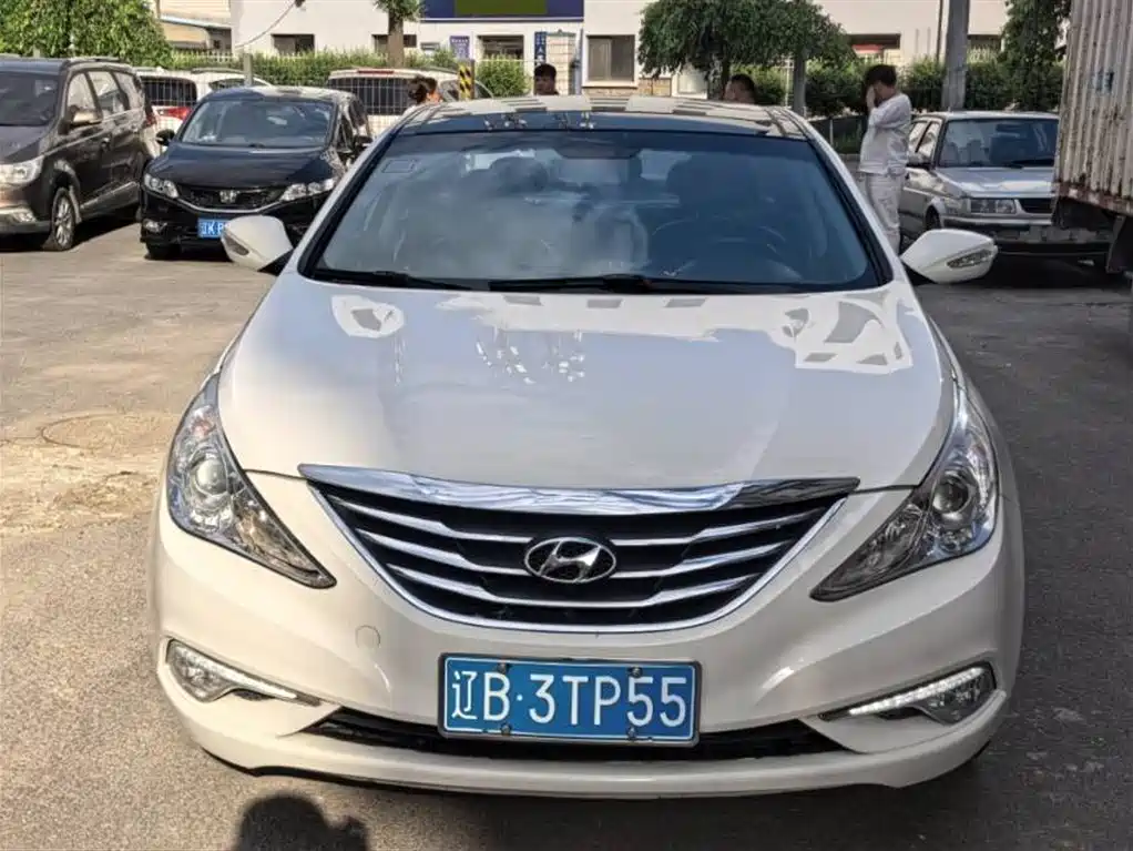 Hyundai Sonata 2011 2.4L Auto Premium Edition фото 2