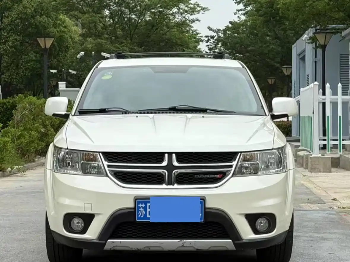 Dodge Journey 2013 2013 Model 2.4L 2WD Premium Edition