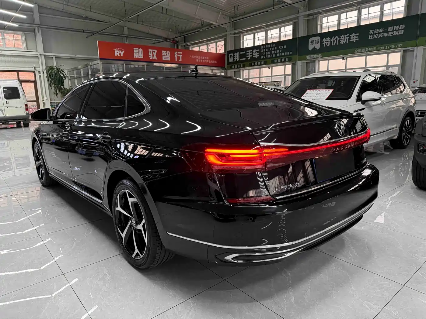 Volkswagen Passat 2023 280TSI Starlight Elite Edition фото 6