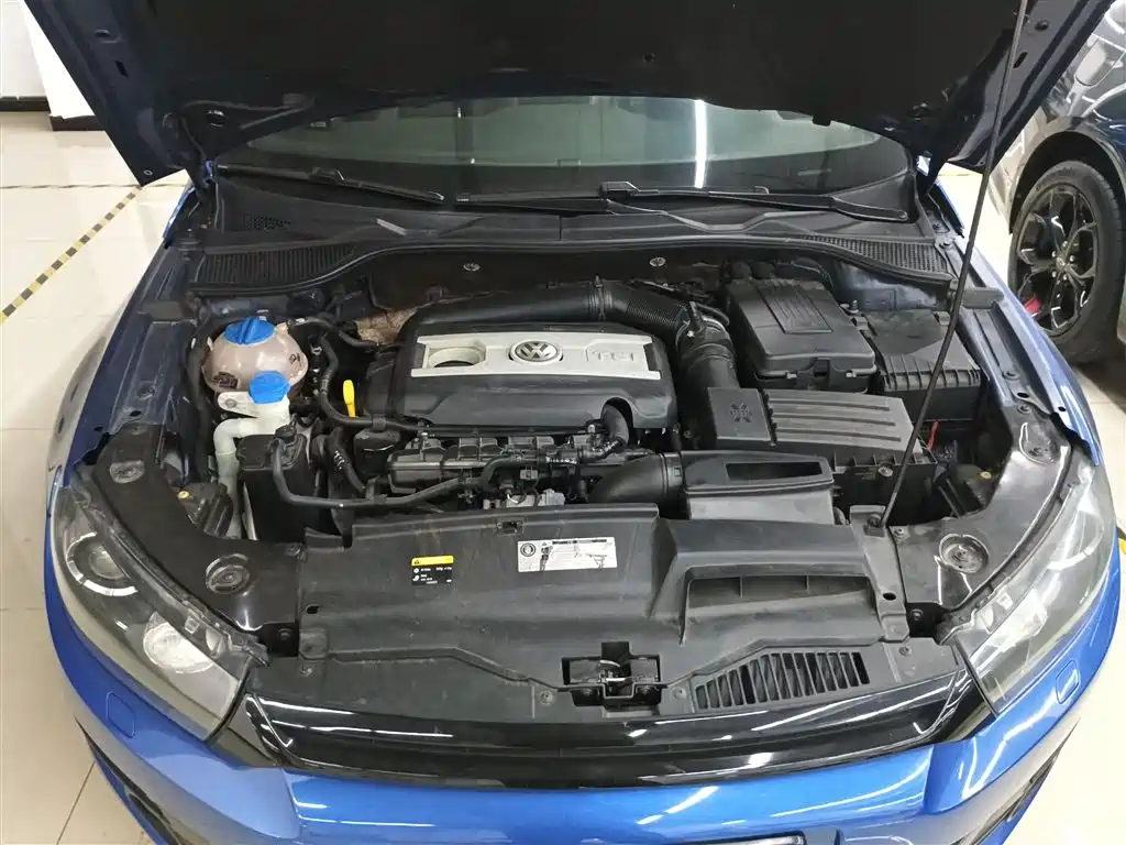 Volkswagen Scirocco 2011 2.0TSI Luxury фото 20