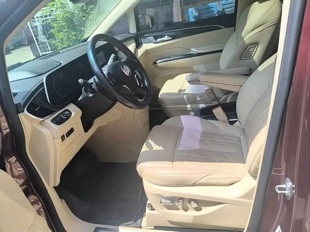 Фото 15 - Buick GL8