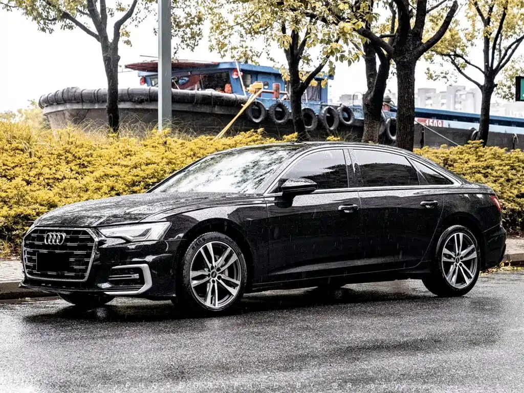 Фото 1 - Audi A6L