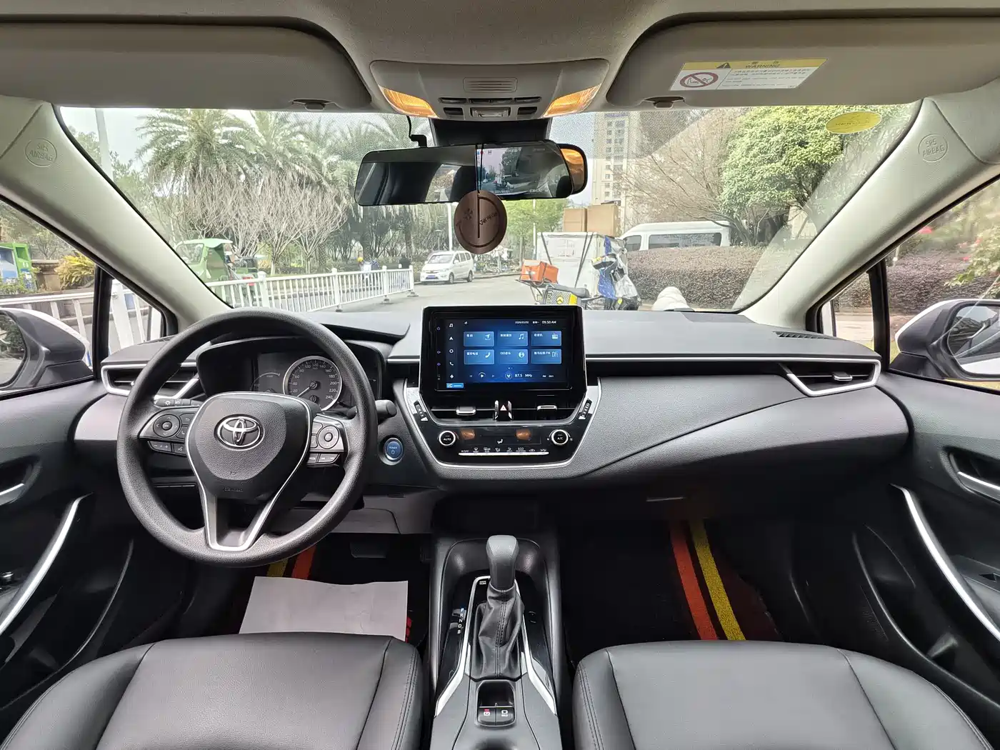 Toyota Corolla 2022 Hybrid 1.8L E-CVT Pioneer Edition фото 14