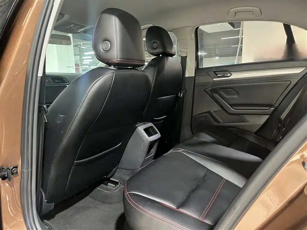Volkswagen Lamando 2017 230TSI DSG Trend Edition фото 16