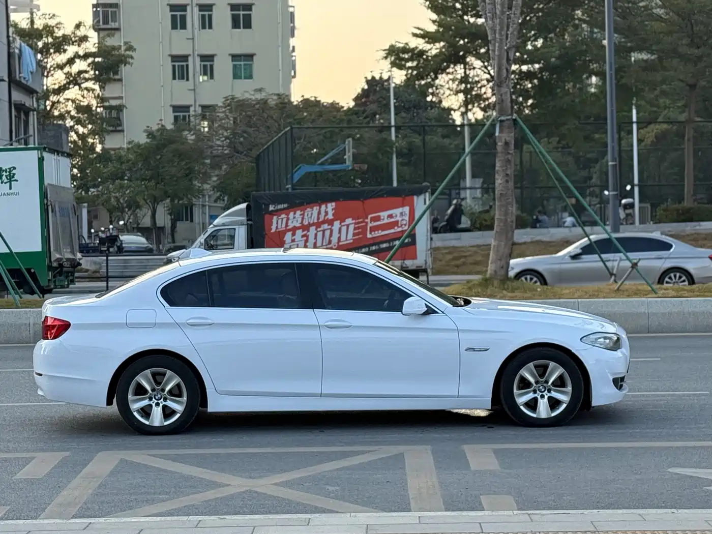 BMW 5 Series 2011 528Li Luxury фото 4