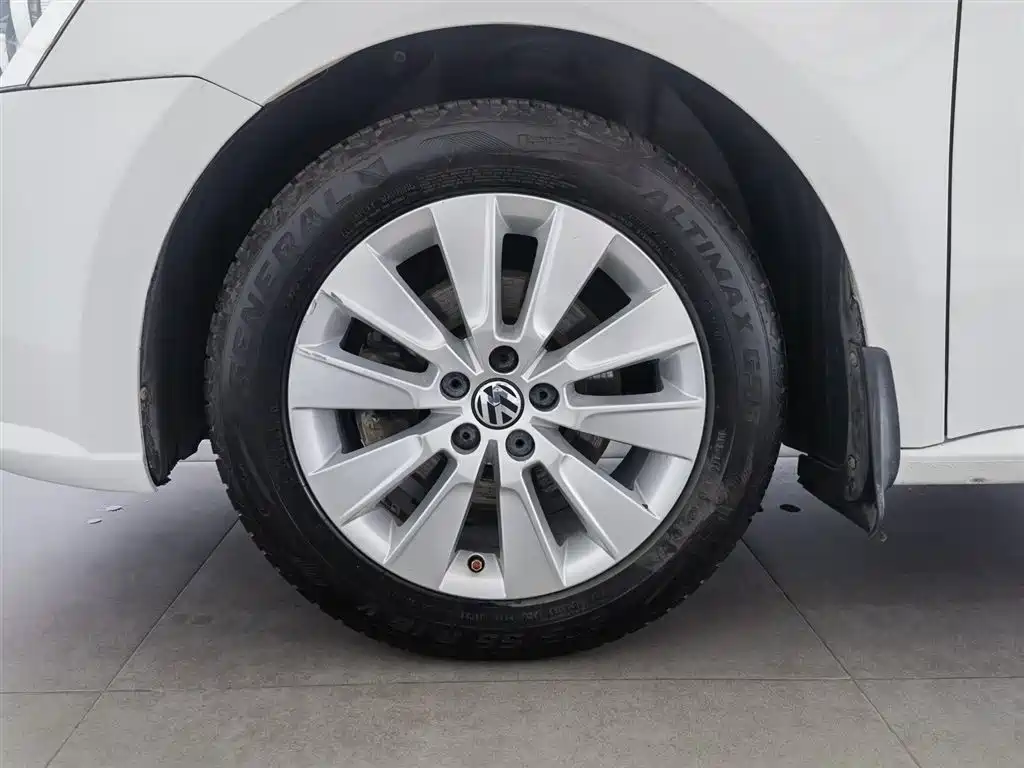 Volkswagen Lavida 2013 Facelift Classic 1.6L Automatic Comfort фото 17