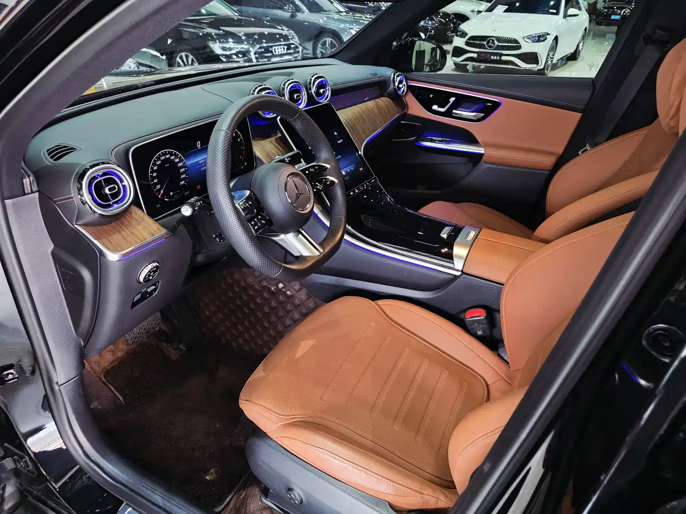 Mercedes-Benz GLC 2023 GLC 300 L 4MATIC Sport 5-Seater фото 7