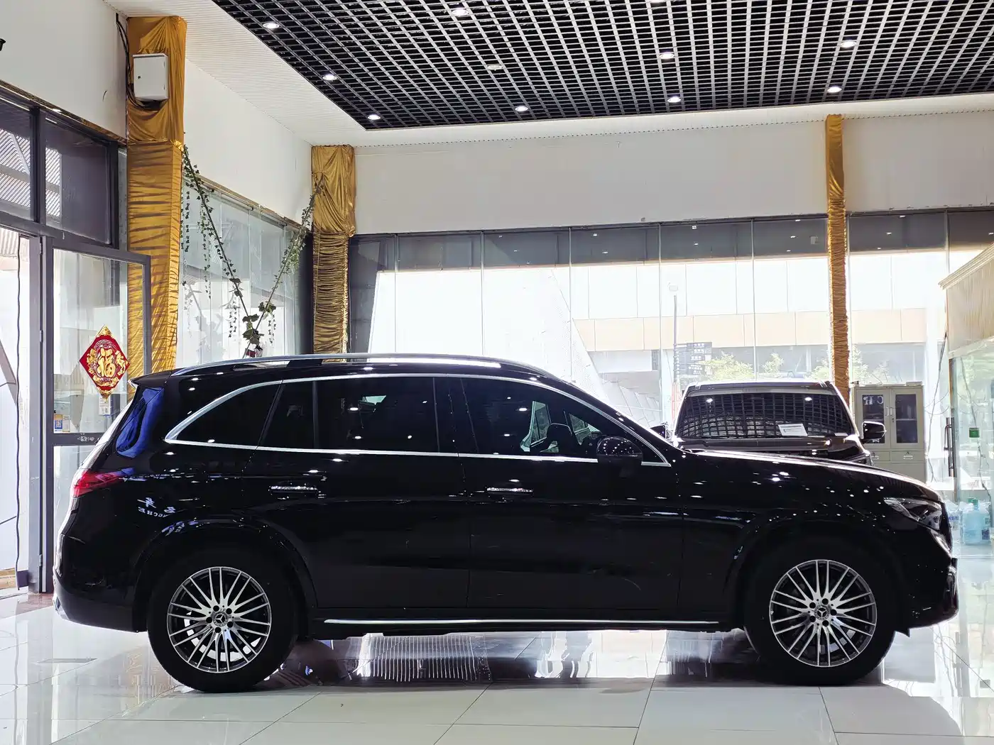 Mercedes-Benz GLC 2023 GLC 300 L 4MATIC Sport 5-Seater фото 4