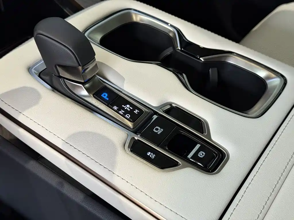 Lexus LM 2026 2025 Model 500h Six-Seater Prestige Edition