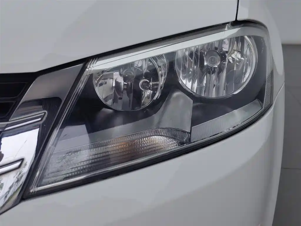 Volkswagen Lavida 2013 Facelift Classic 1.6L Automatic Comfort фото 7