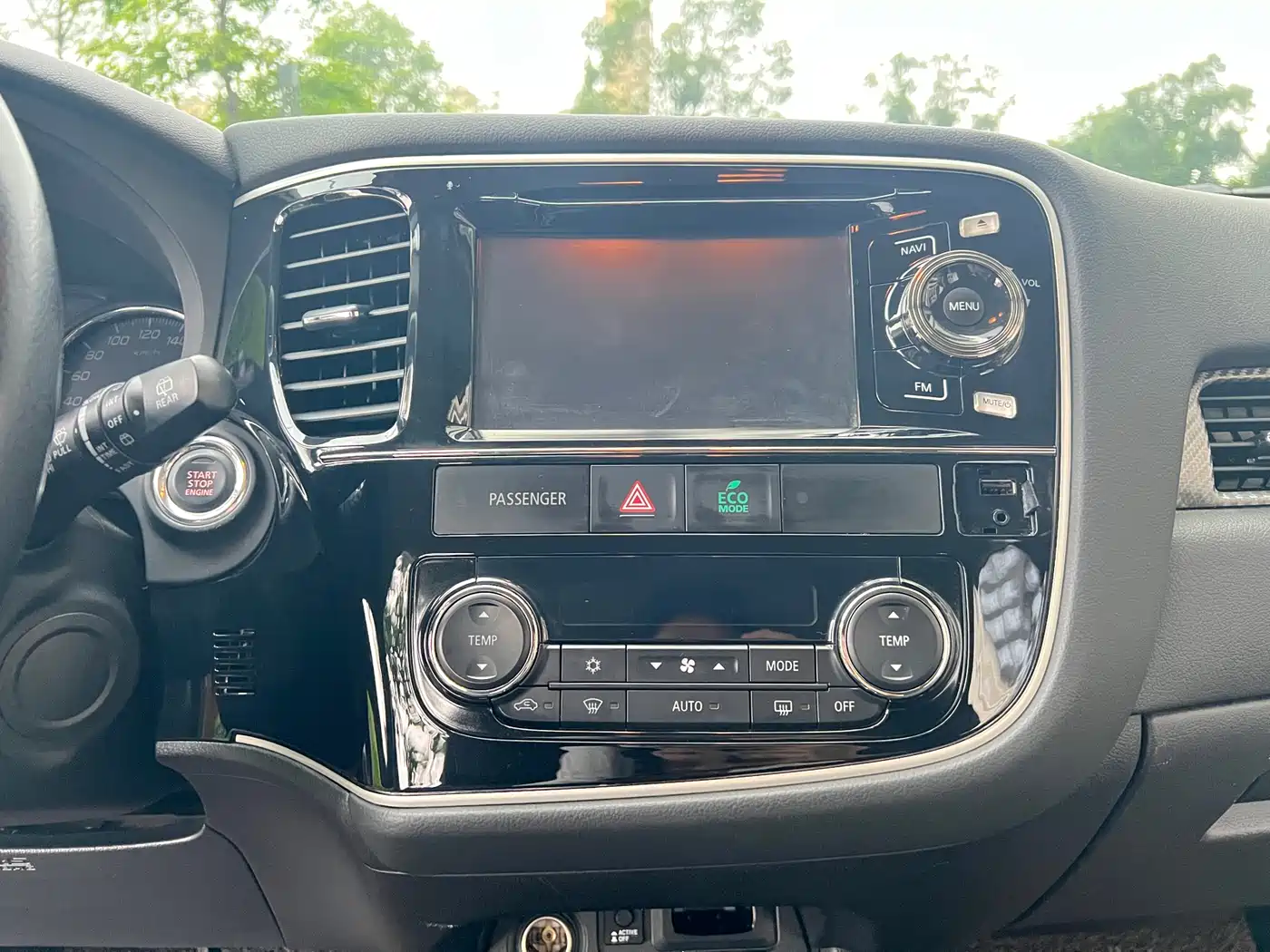 Mitsubishi Outlander (Import) 2014 2.4L 4WD Luxury Value Edition 5-seater фото 17