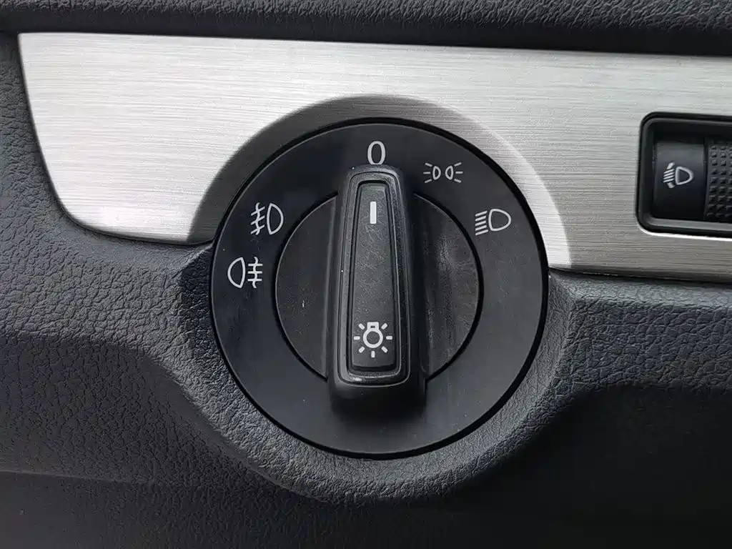 Volkswagen Lavida 2013 Facelift Classic 1.6L Automatic Comfort фото 21