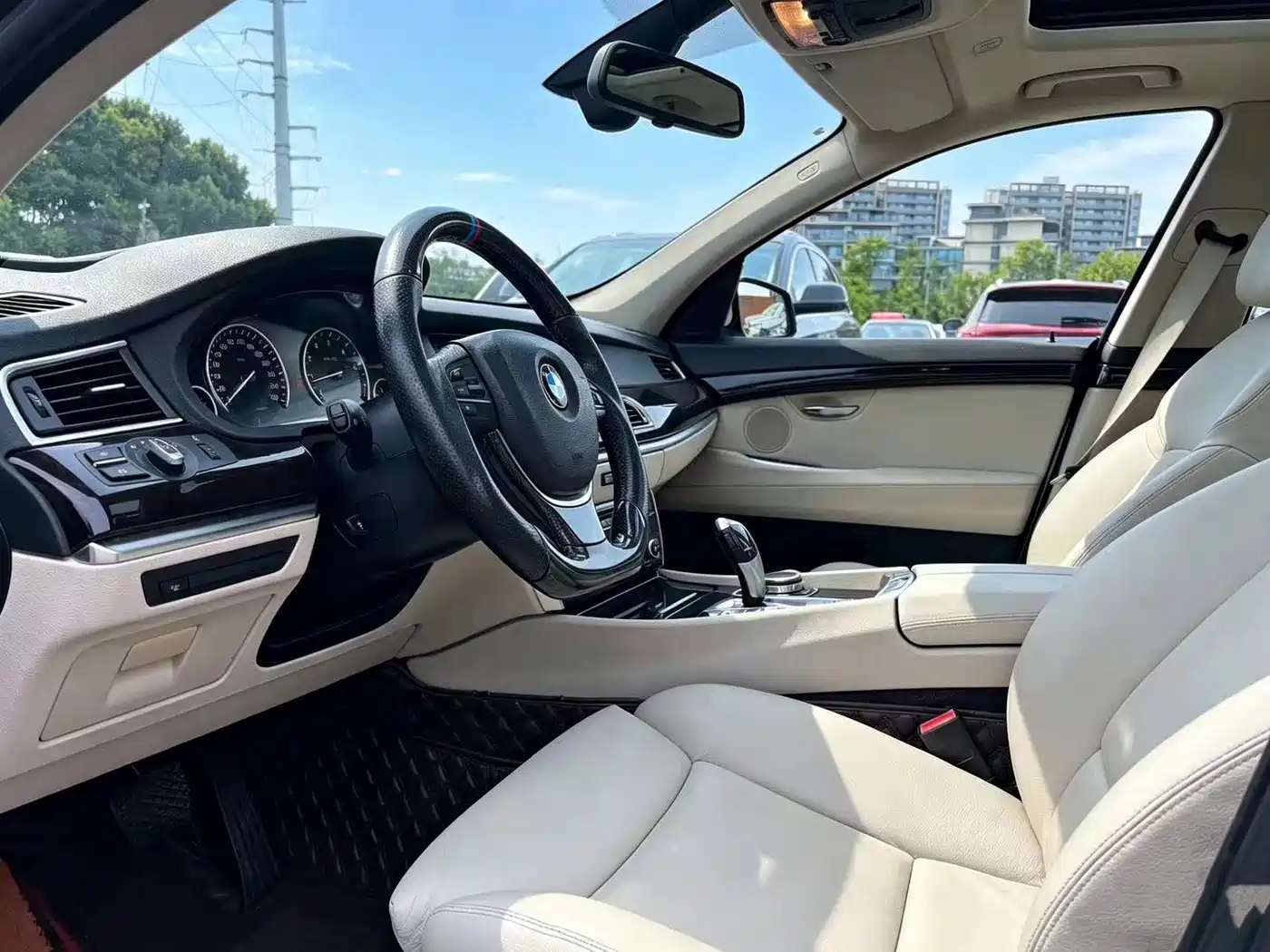 BMW 5 Series GT 2011 535i Elegance фото 9