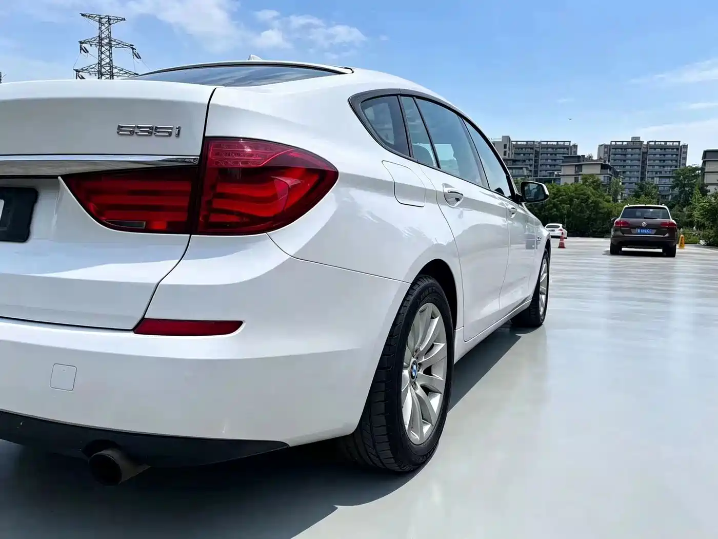 BMW 5 Series GT 2011 535i Elegance фото 8