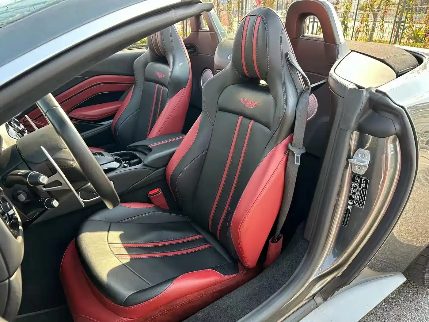 Aston Martin V8 Vantage 2022 4.0T V8 Roadster фото 4