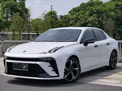 Lynk & Co 03