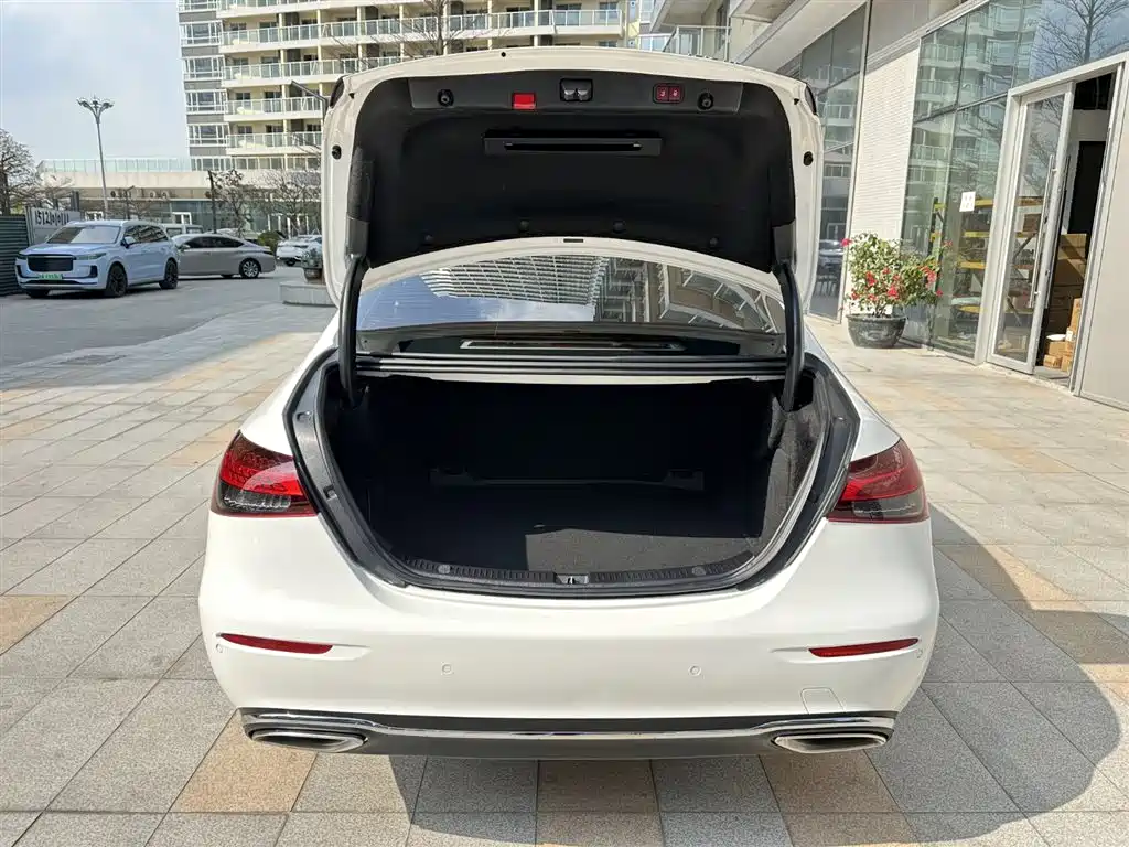 Mercedes-Benz E-Class 2023 E 300 L Fashion фото 23