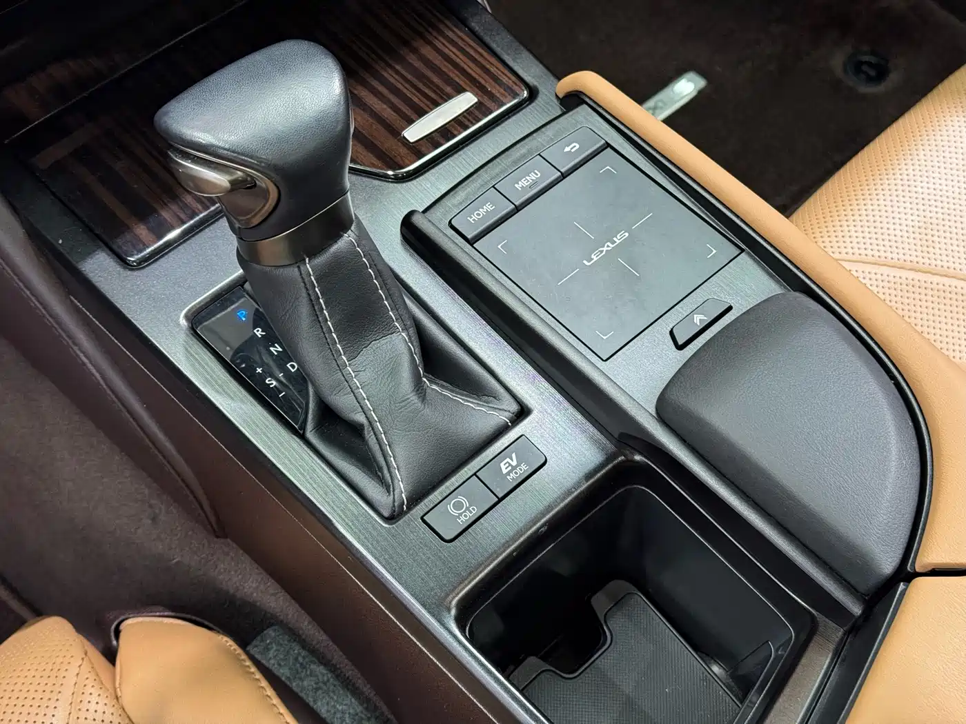 Lexus ES 2020 Model 300h Premium Edition фото 9