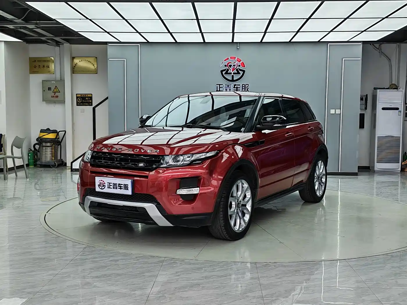 Land Rover Range Rover Evoque (Import) 2014 2013 2.0T 5-door Dynamic Edition