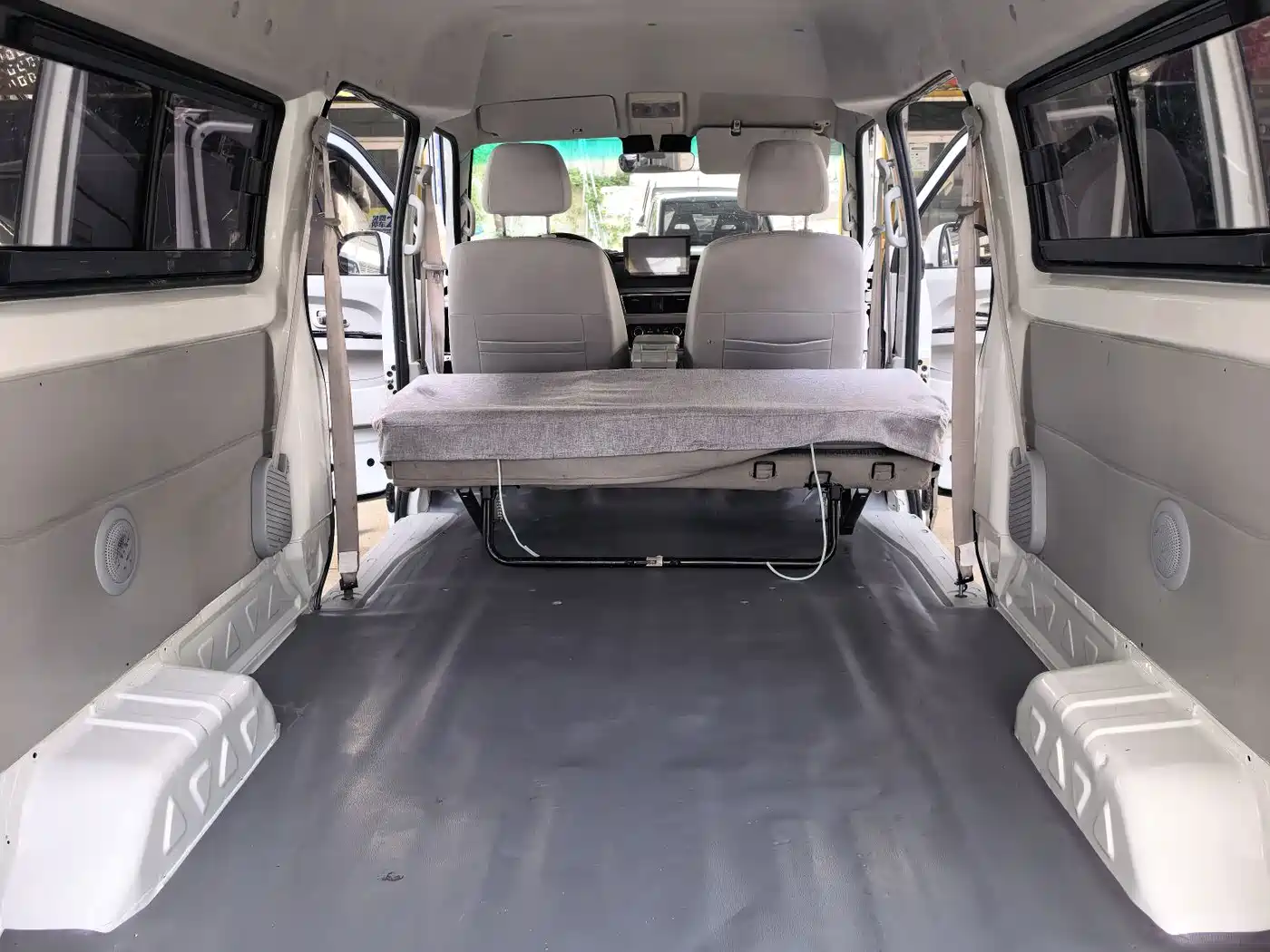 Jinbei New Hiace S 2022 2021 1.5L Business Central Air-conditioned Passenger Vehicle China VI SWC15M