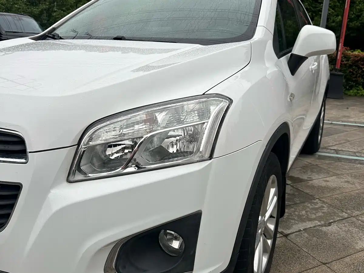 Chevrolet Trax 2016 1.4T Automatic 2WD Comfort Sunroof Edition фото 12