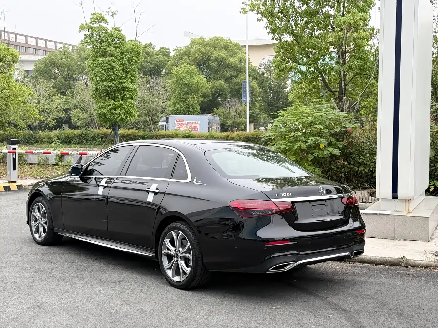 Mercedes-Benz E-Class 2022 Facelift E 300 L Fashion Style фото 3