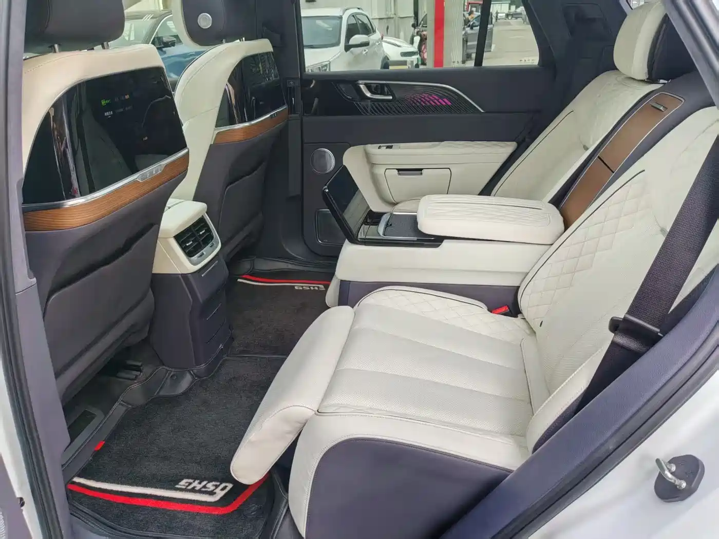 Hongqi E-HS9 2022 660km Qi Ling Edition (4-seater) фото 6