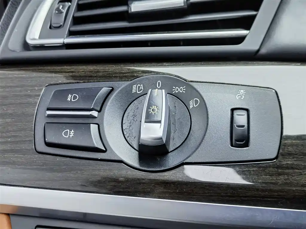 BMW 7 Series 2013 Model 740Li Leading фото 21