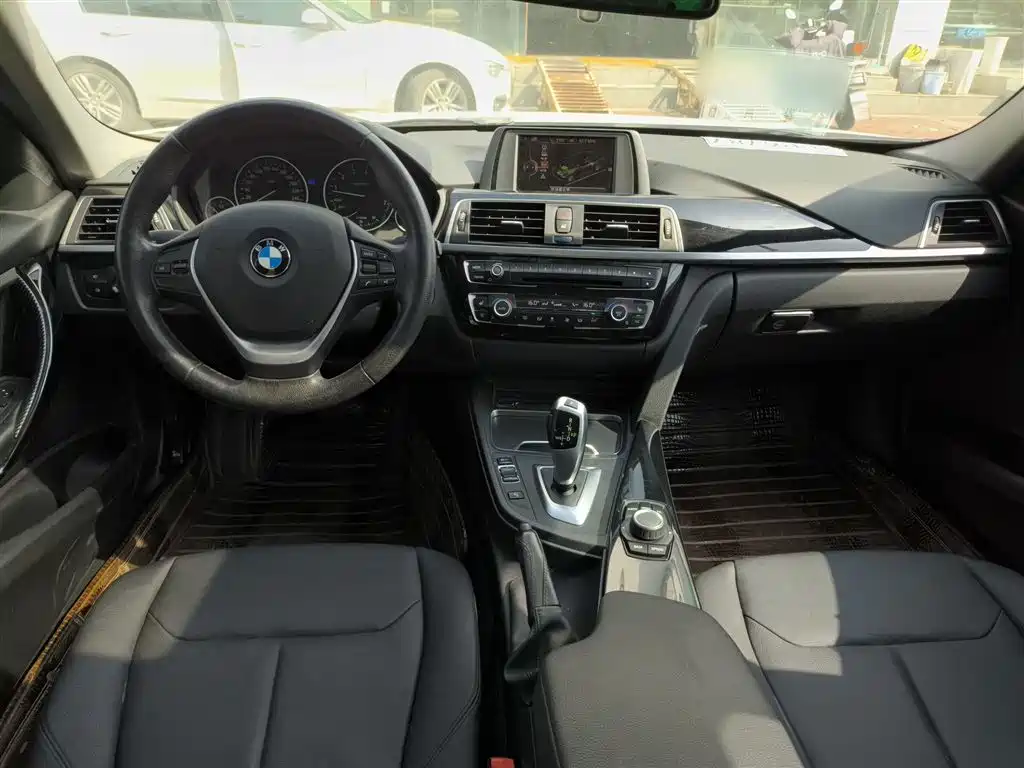BMW 3 Series 2017 320Li xDrive Fashion фото 10