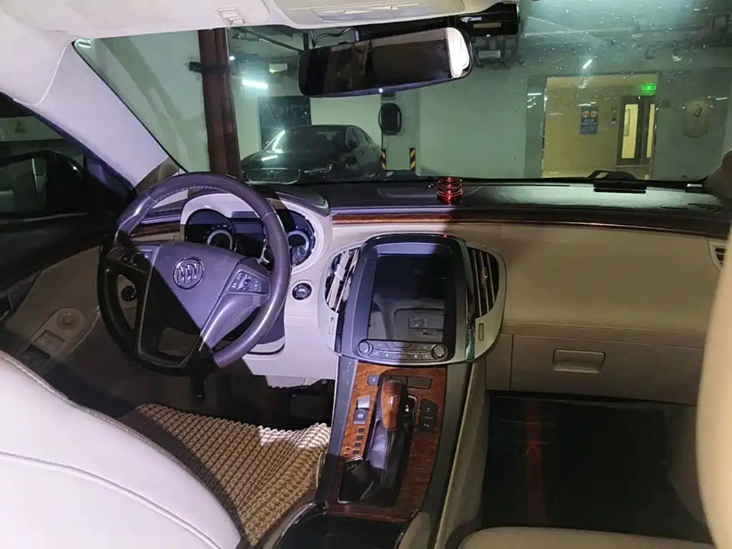 Buick LaCrosse 2009 2009 Model 2.4L Premium Edition