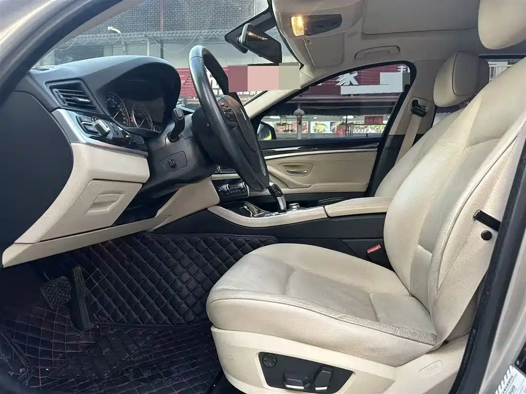 BMW 5 Series 2013 525Li Excellence Edition фото 4