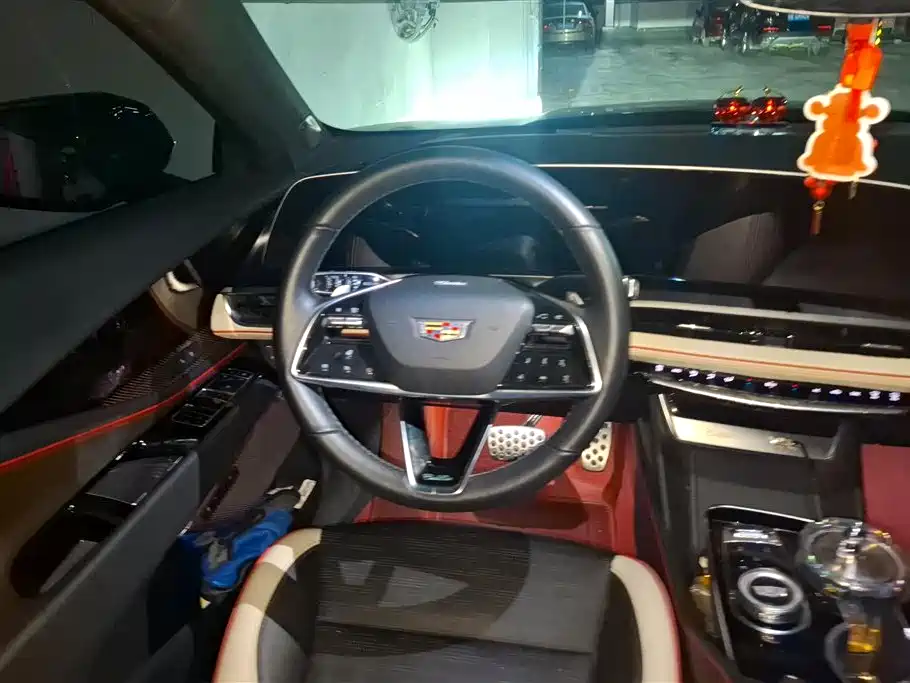 Cadillac GT4 2023 28T Platinum Edition фото 15