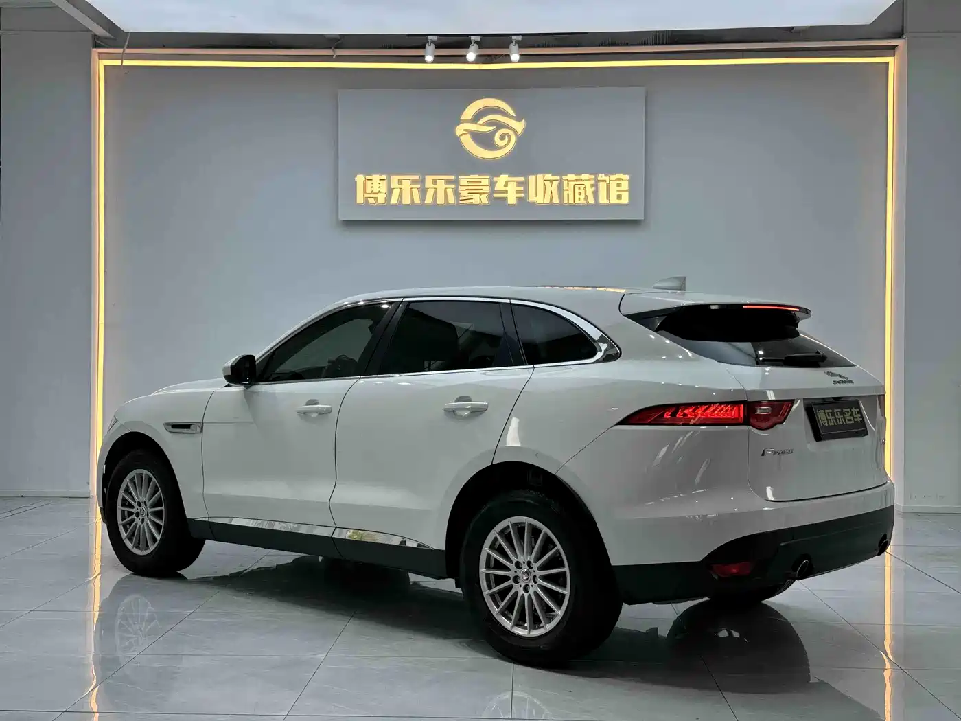 Jaguar F-PACE 2018 2018 2.0T 4WD Urban Premium Edition