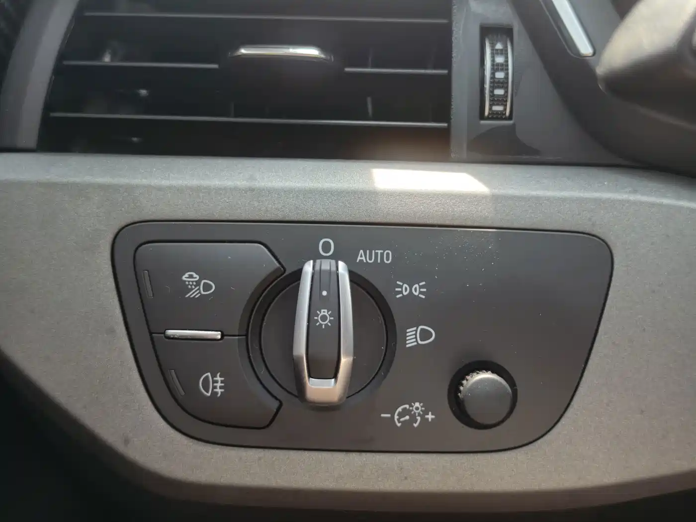 Photo 19 - Audi A4L