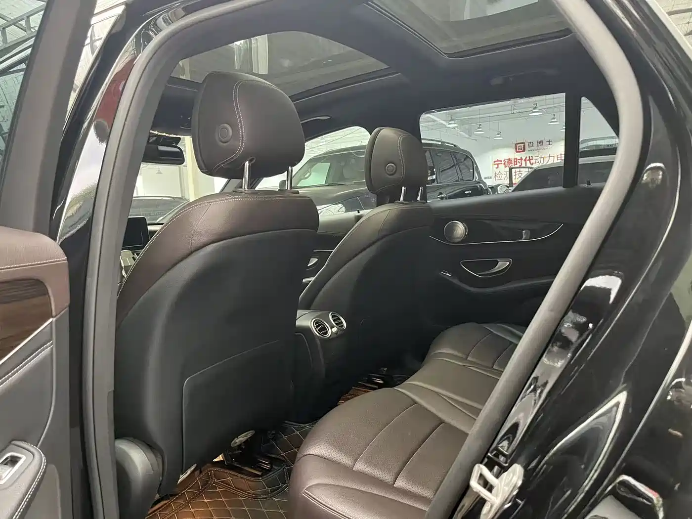 Mercedes-Benz GLC 2017 GLC 260 4MATIC Luxury фото 13