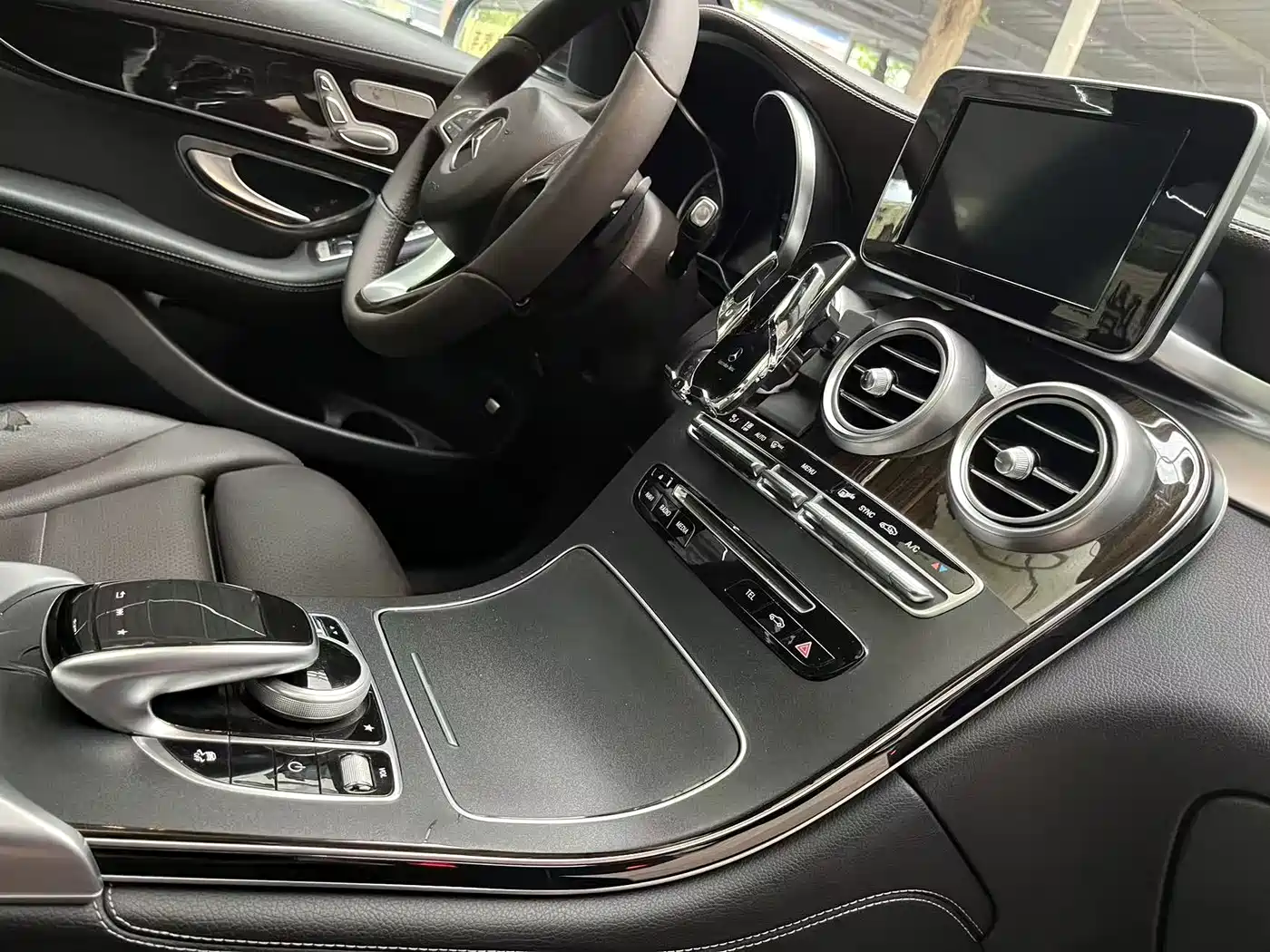 Mercedes-Benz GLC 2017 GLC 260 4MATIC Luxury фото 15