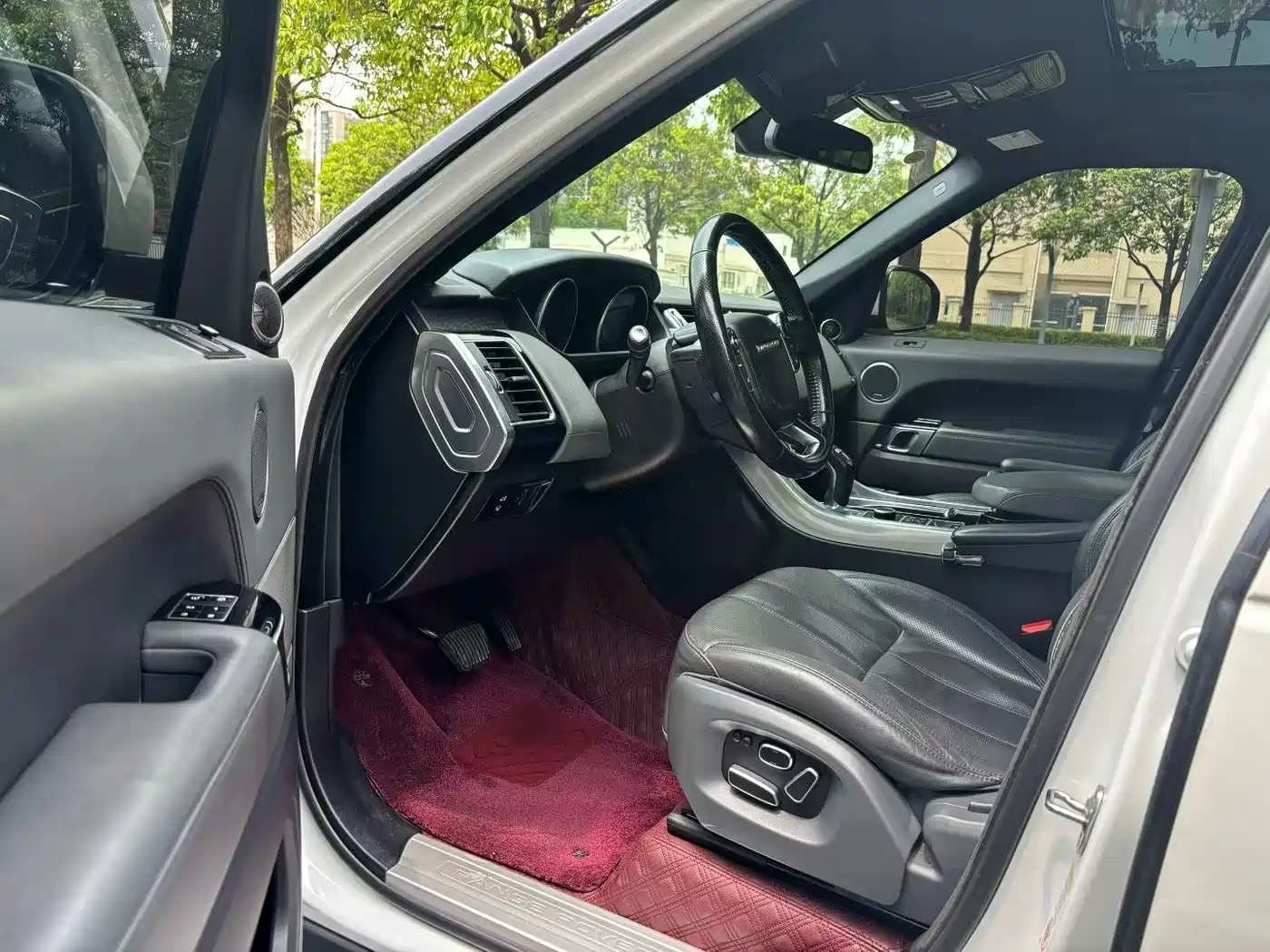 Land Rover Range Rover Sport фото 4