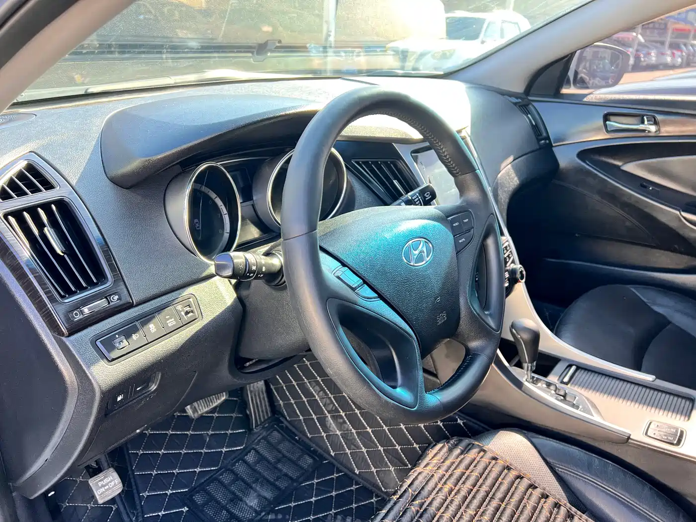 Hyundai Sonata 2013 2.0L Automatic Premium Edition фото 7