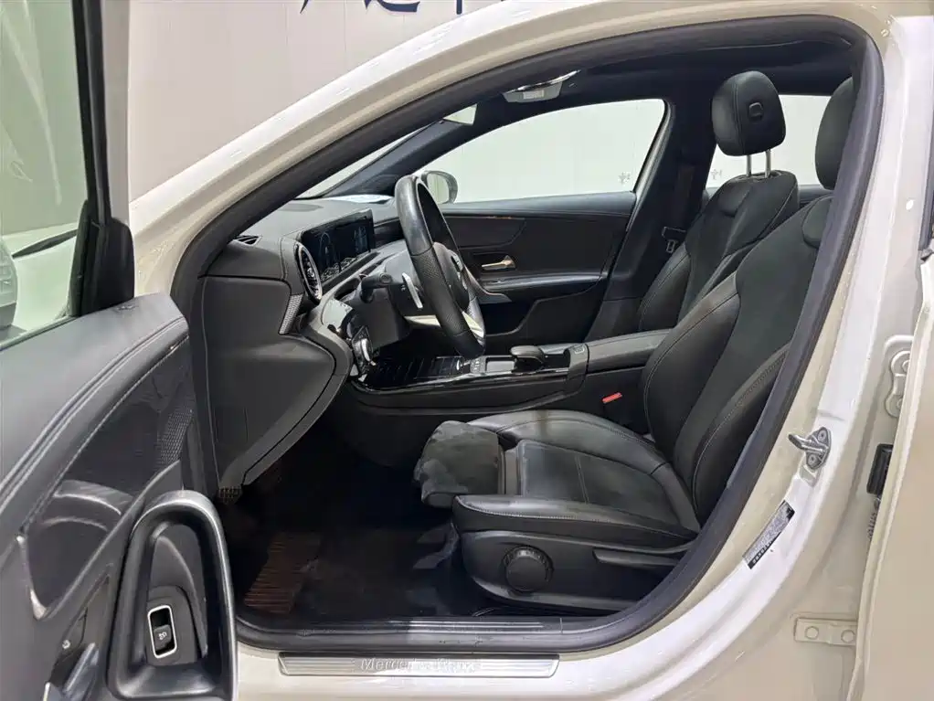 Mercedes-Benz A-Class 2019 A 180 L Sport Sedan фото 12