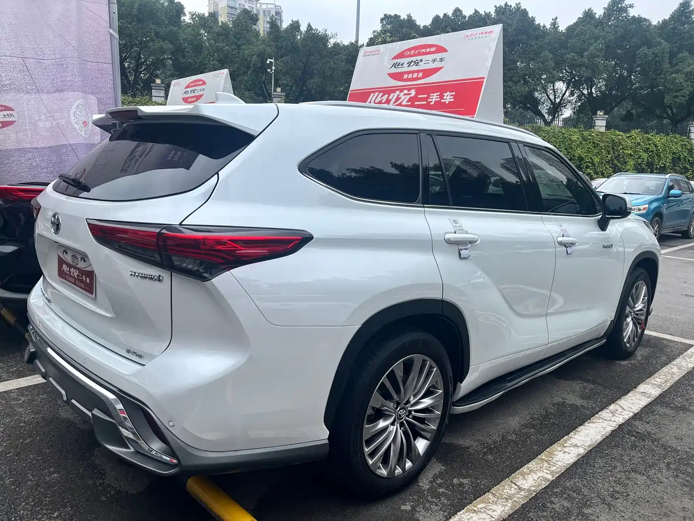 Toyota Highlander 2022 Model Dual Engine 2.5L 4WD Premium Edition 7-Seater фото 4
