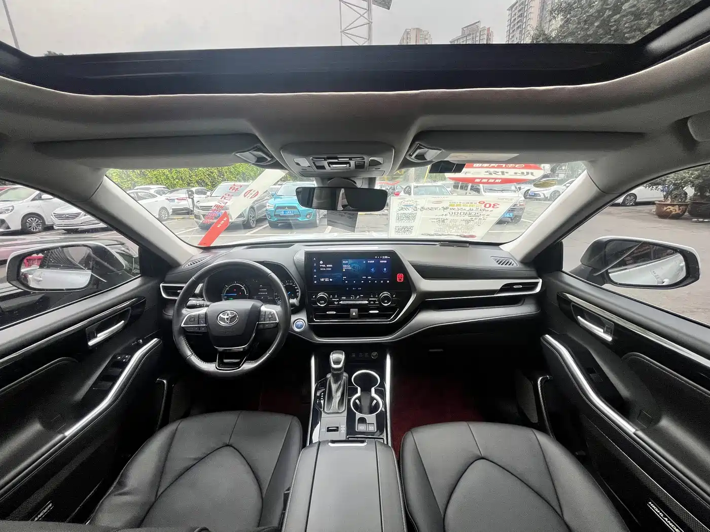 Toyota Highlander 2022 Model Dual Engine 2.5L 4WD Premium Edition 7-Seater фото 12