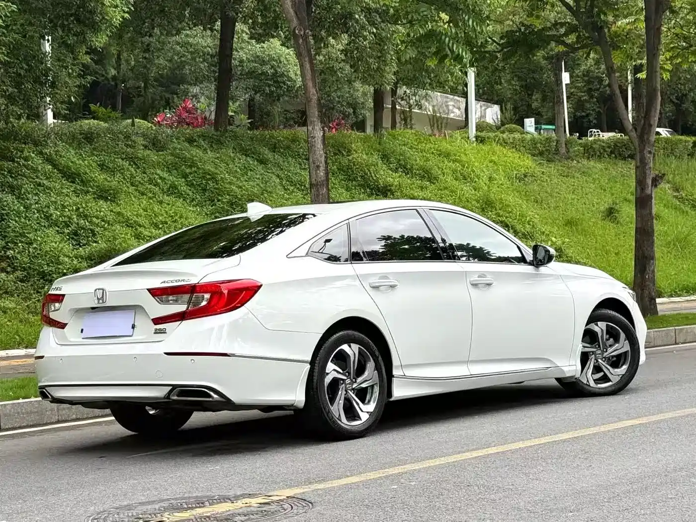 Фото 4 - Honda Accord