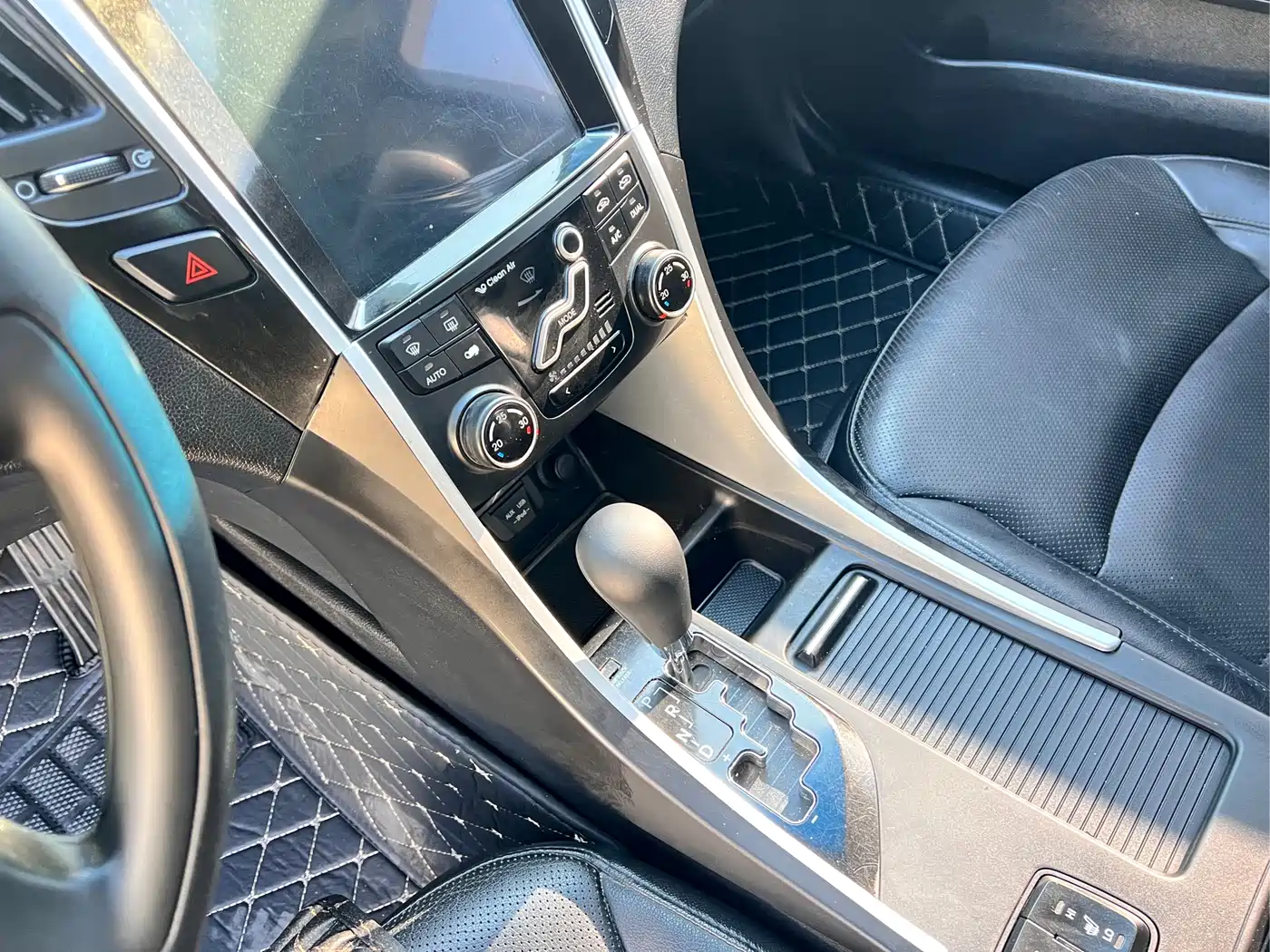Hyundai Sonata 2013 2.0L Automatic Premium Edition фото 8