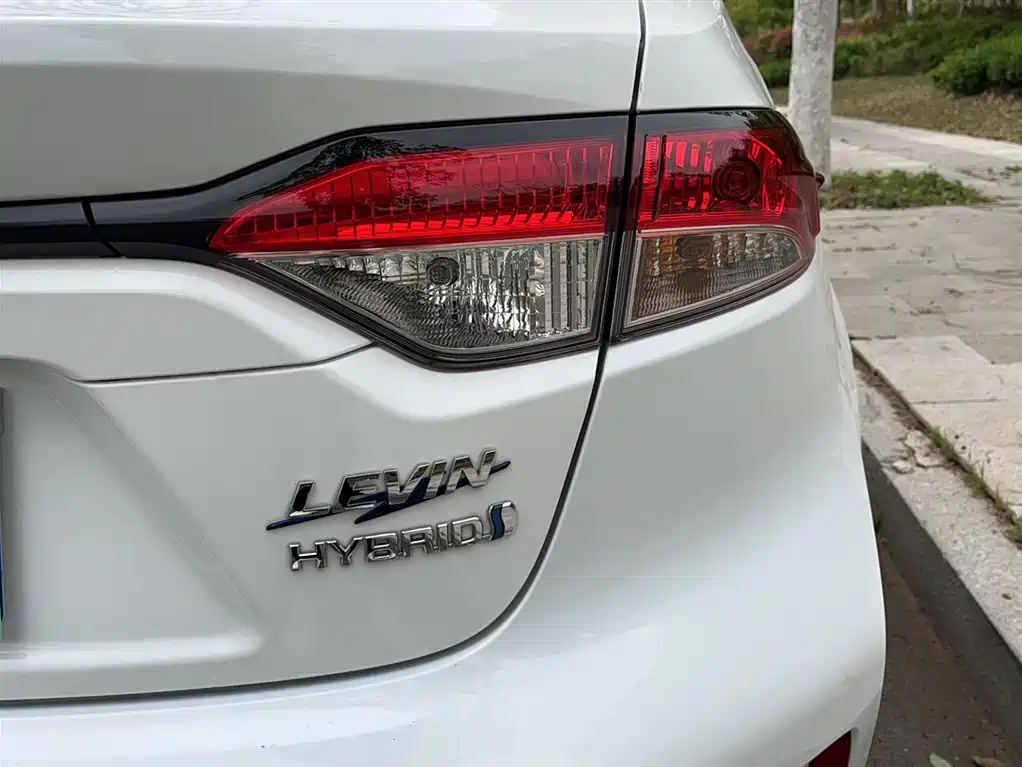 Toyota Levin 2023 Smart Hybrid 1.8L Luxury фото 15