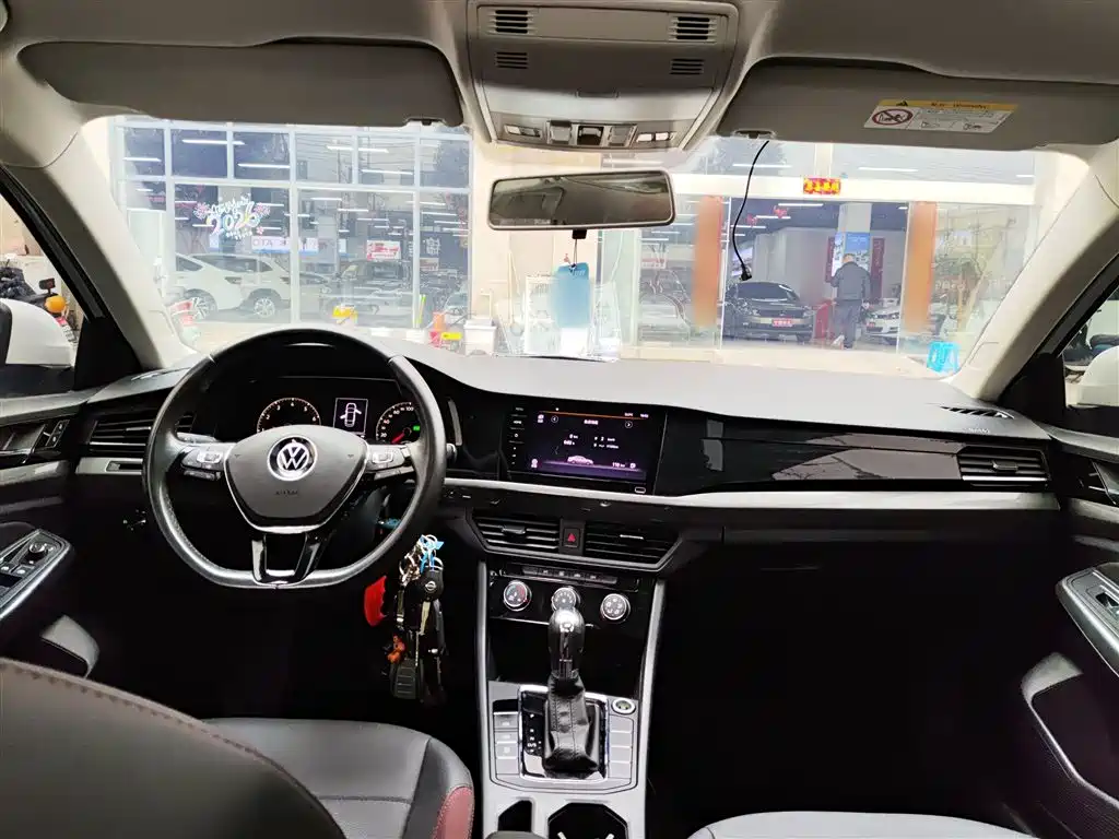 VOLKSWAGEN BORA