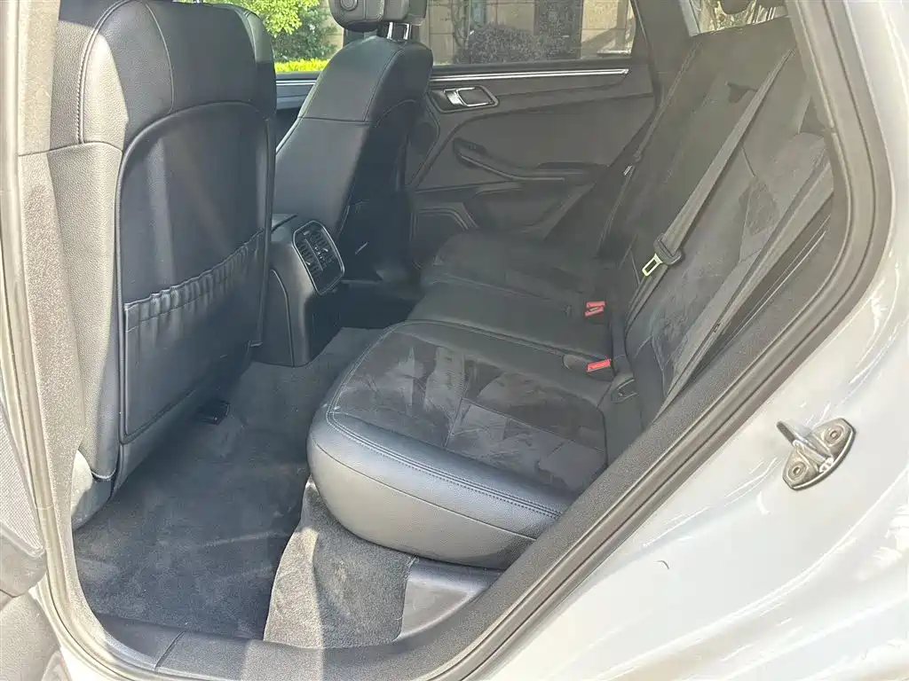 Porsche Macan 2016 Macan 2.0T фото 8